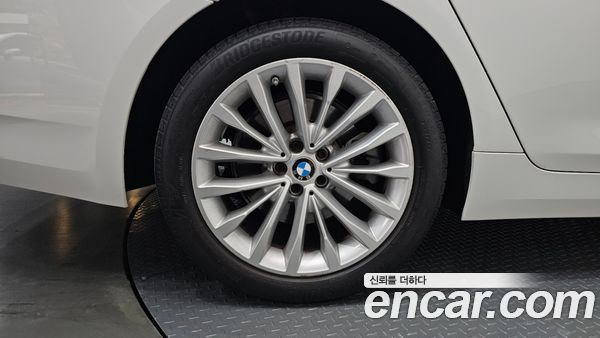 BMW 5 Series 2023, фото 5