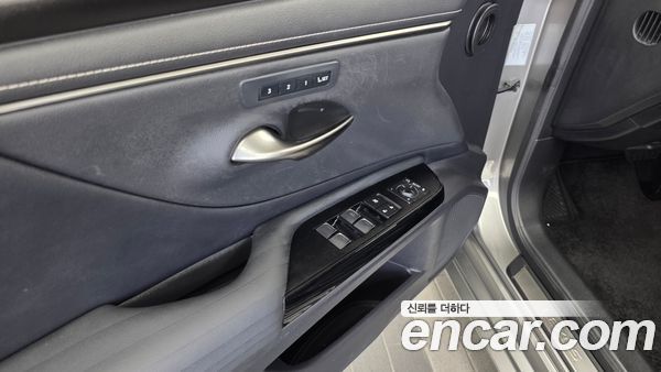 Lexus ES 2022, фото 35