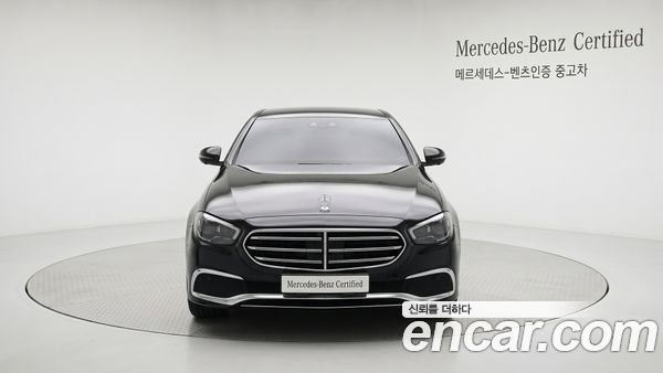 Mercedes-Benz E-Class 2023, фото 3