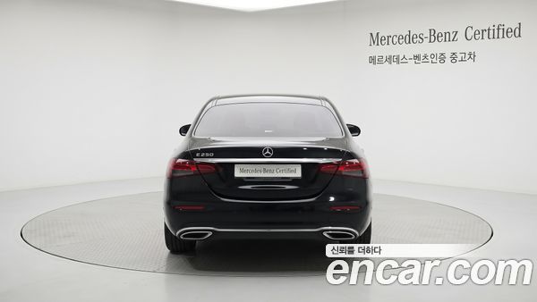 Mercedes-Benz E-Class 2023, фото 4