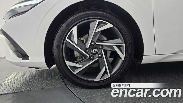 Hyundai Elantra 2024, фото 5