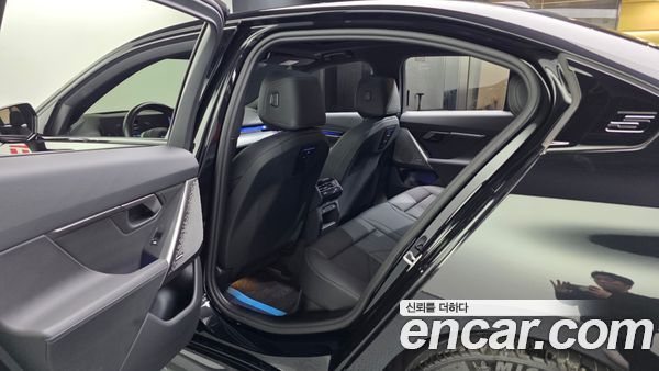 BMW 5 Series 2025, фото 16
