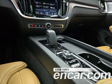 Volvo V60 2021, фото 9