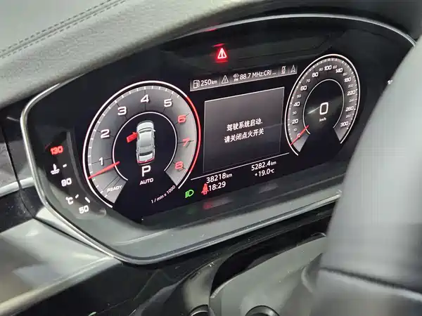 Audi A8 2022, фото 11