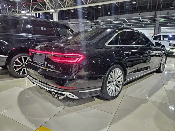 Audi A8 2022, фото 4