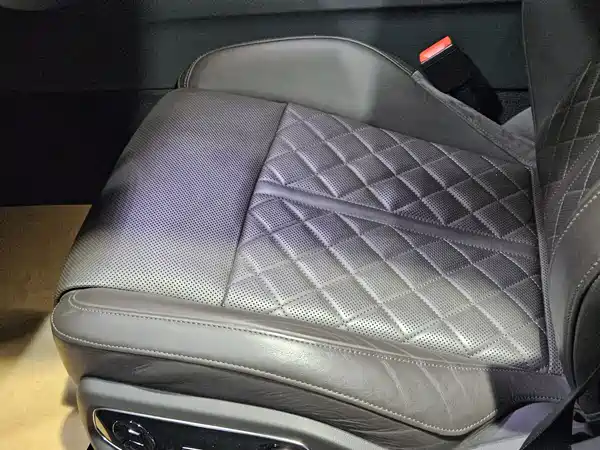 Audi A8 2022, фото 12