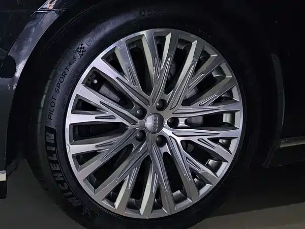 Audi A8 2022, фото 19