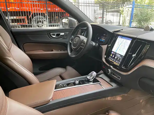 Volvo XC60 2023, фото 13