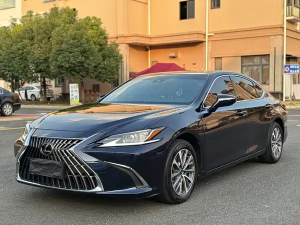 Lexus ES 2023