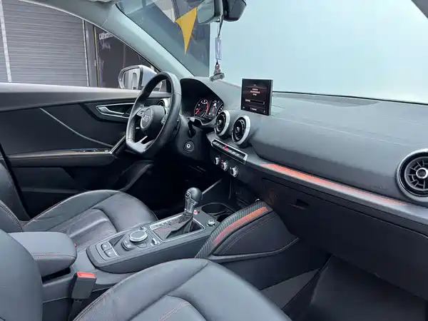 Audi Q2L 2022, фото 16