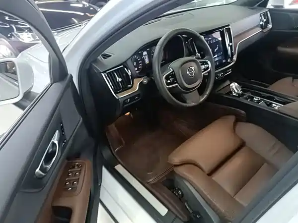 Volvo S60 2022, фото 15