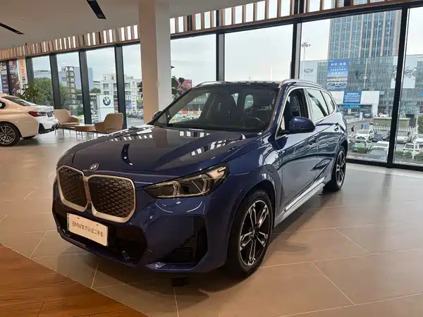 BMW iX1 2023