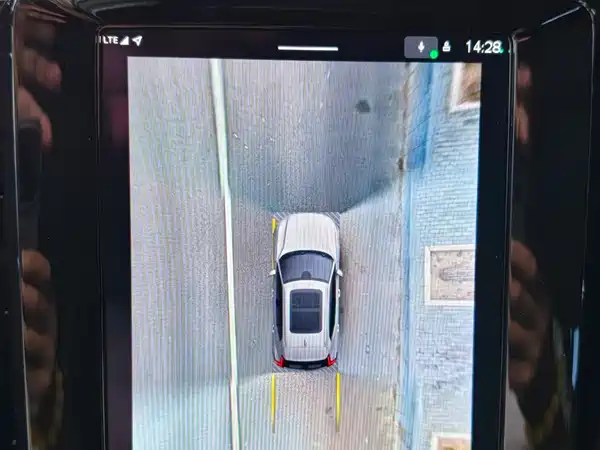 Volvo XC40 EV 2022, фото 25