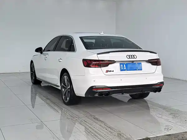Audi A4L 2022, фото 15