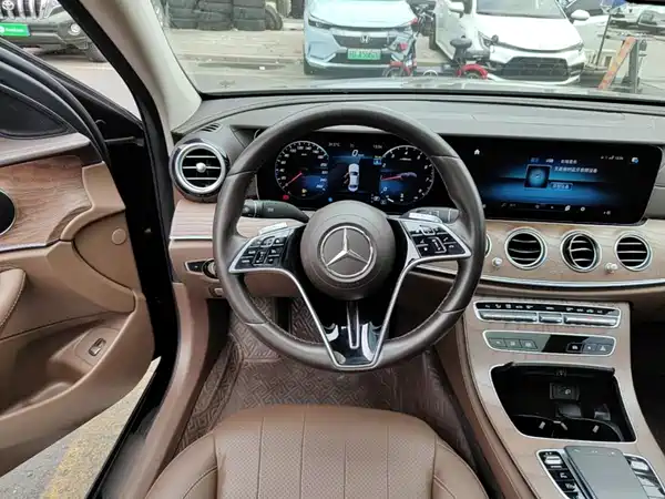 Mercedes-Benz E-Class 2022, фото 10