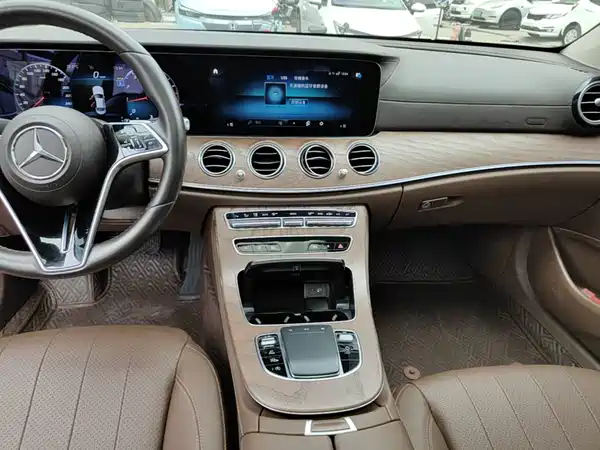 Mercedes-Benz E-Class 2022, фото 12