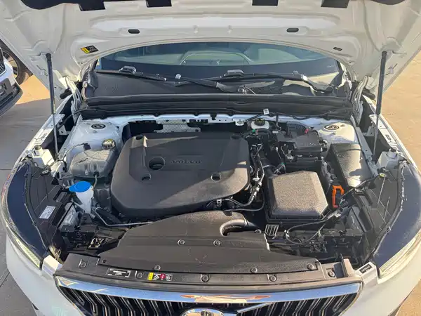 Volvo XC40 2024, фото 6