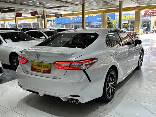 Toyota Camry 2021, фото 4