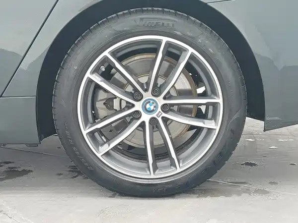 BMW 5 Series PHEV 2022, фото 14