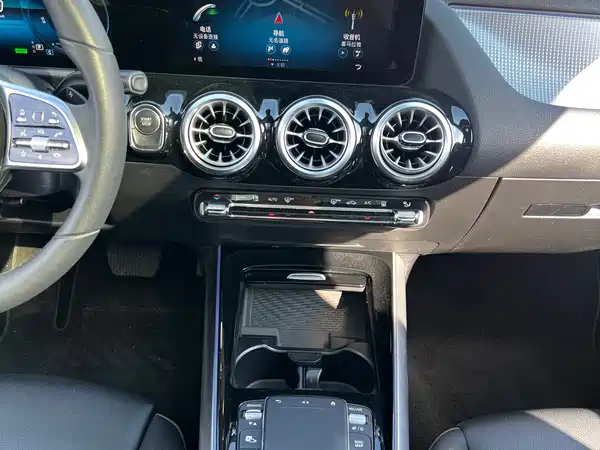 Mercedes-Benz EQA 2022, фото 12