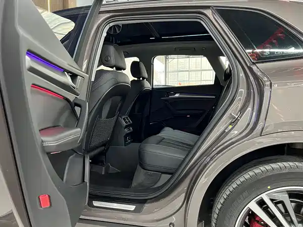 Audi Q5L 2022, фото 5
