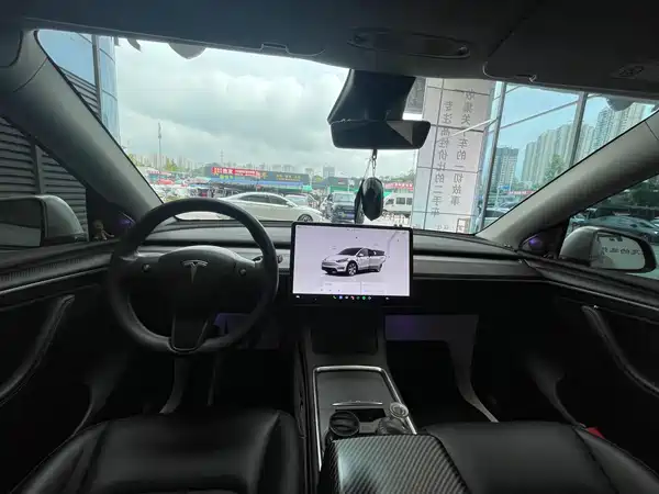 Tesla Model Y 2023, фото 9