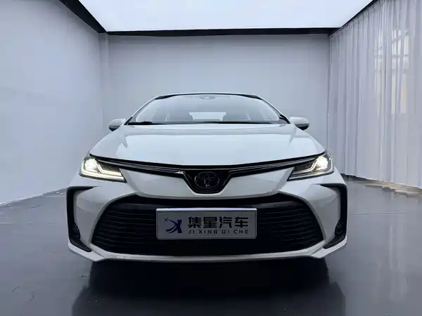 Toyota Corolla 2023, фото 2