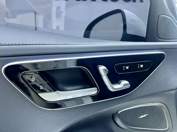 Mercedes-Benz C-Class 2025, фото 28