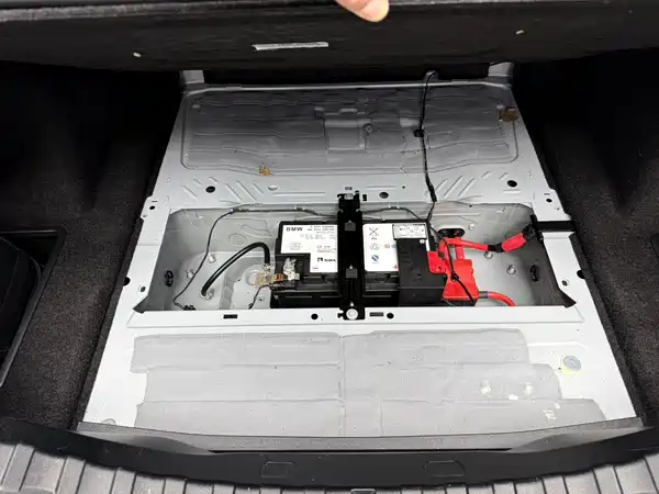 BMW 3 Series 2024, фото 23