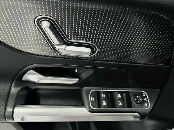 Mercedes-Benz GLB 2023, фото 12