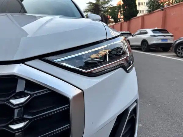 Audi Q3 2022, фото 3