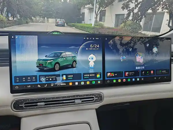 Hongqi HS6 PHEV 2026, фото 23