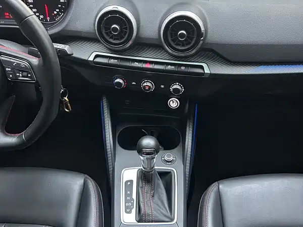 Audi Q2L 2022, фото 32