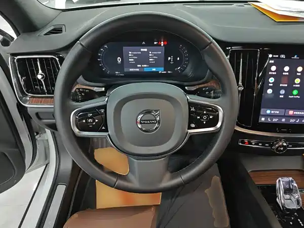 Volvo S60 2025, фото 10