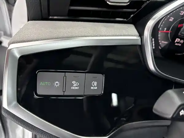 Audi Q3 2025, фото 14