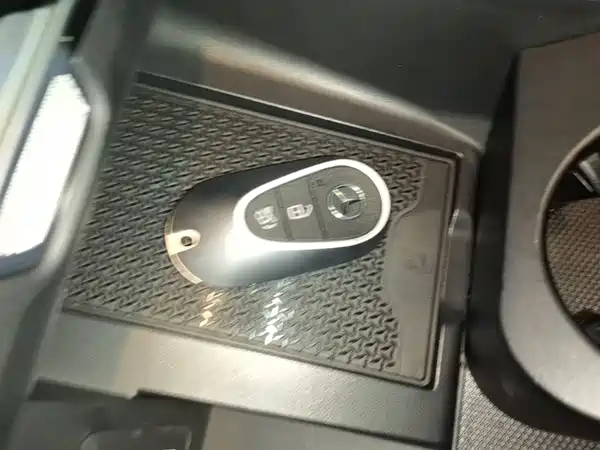 Mercedes-Benz EQE SUV 2024, фото 9