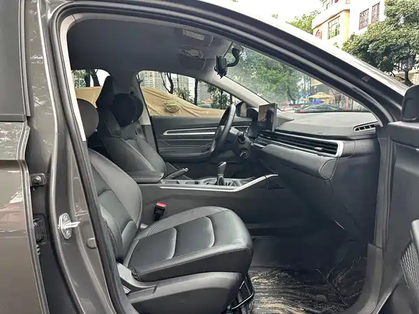 Geely Emgrand 2025, фото 10