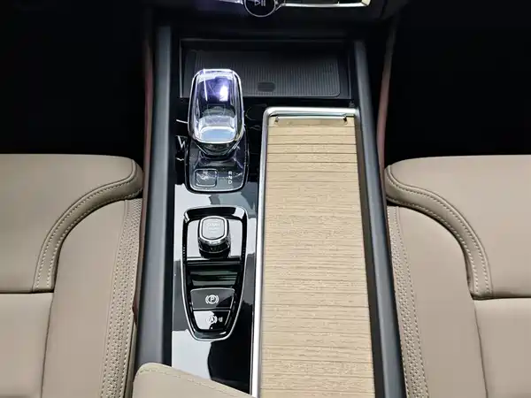 Volvo XC60 2025, фото 16