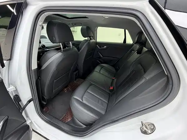 Audi Q2L 2022, фото 15