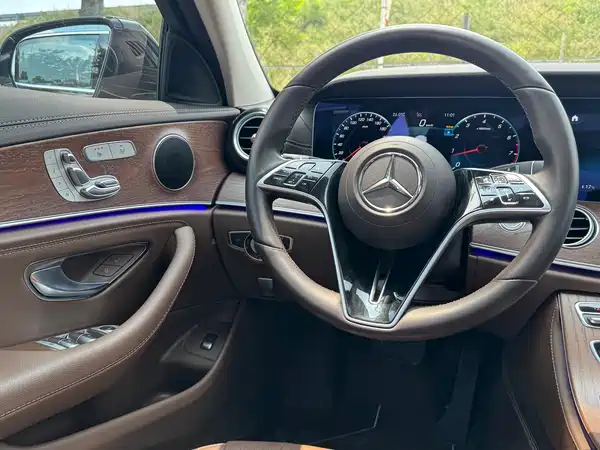 Mercedes-Benz E-Class 2023, фото 8