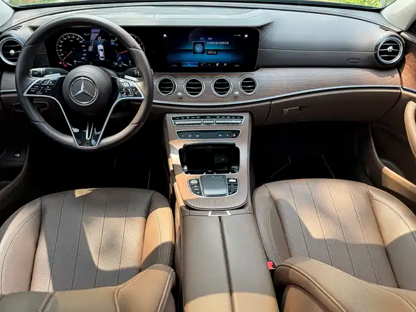 Mercedes-Benz E-Class 2023, фото 12