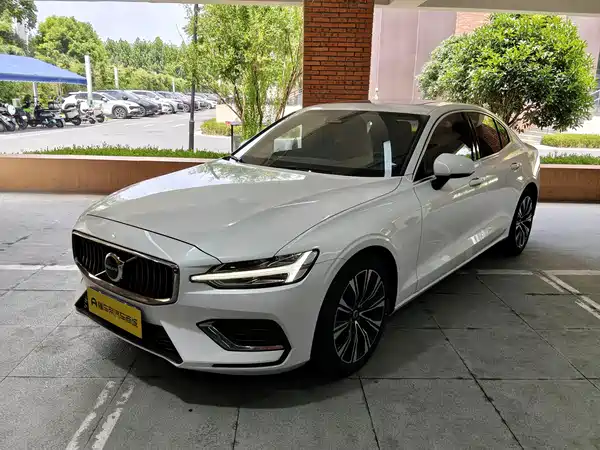 Volvo S60 2023