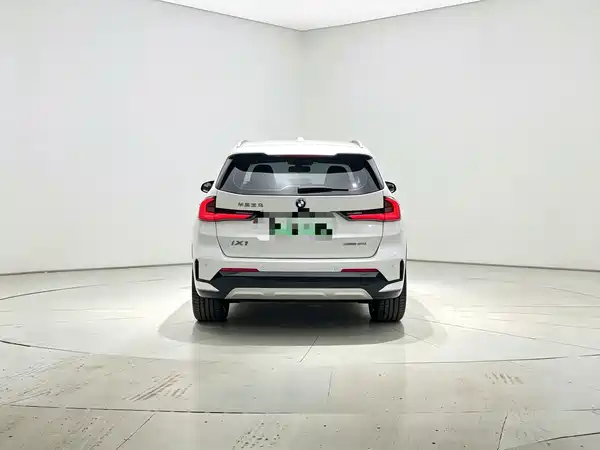 BMW iX1 2023, фото 9