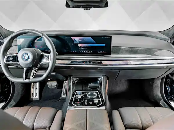 BMW i7 2023, фото 13
