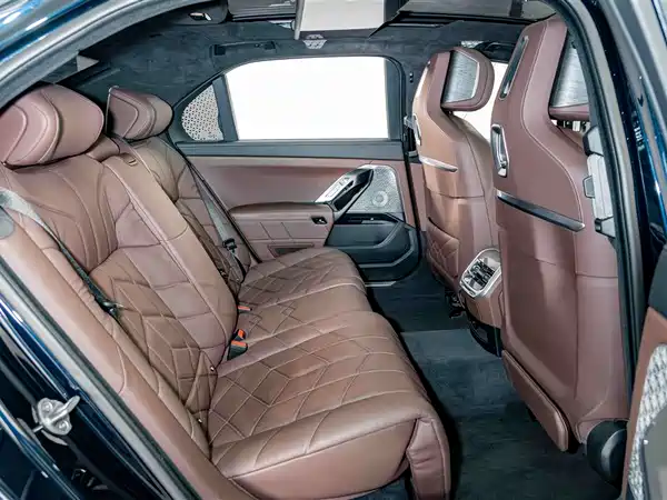 BMW i7 2023, фото 24