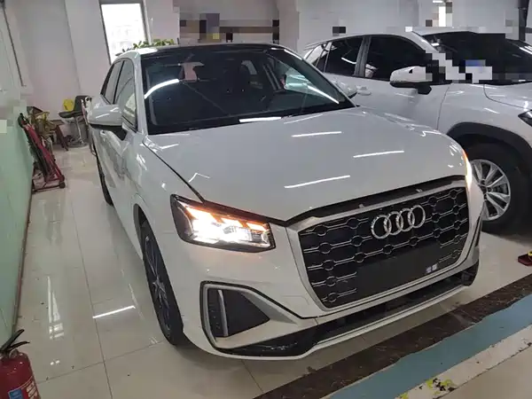 Audi Q2L 2022, фото 3