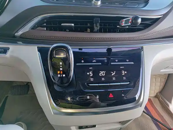Buick GL8 2022, фото 12