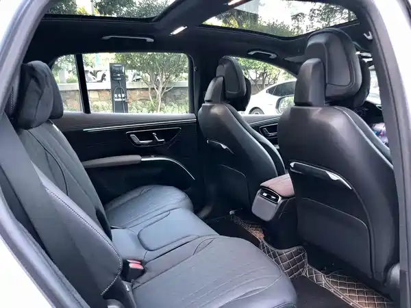 Mercedes-Benz EQS SUV 2023, фото 11