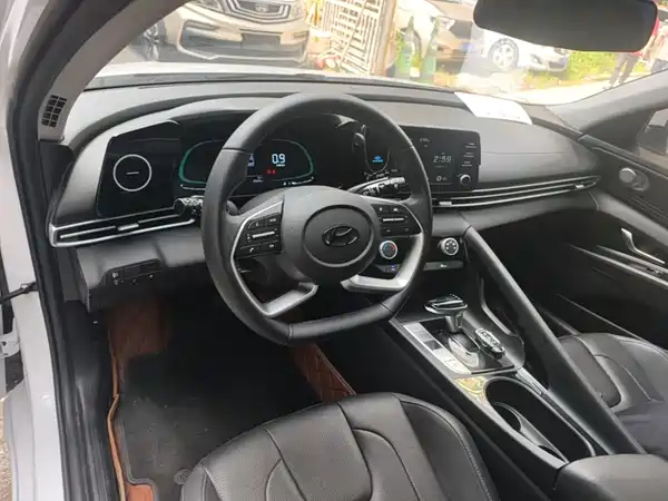 Hyundai Elantra 2023, фото 5