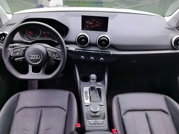 Audi Q2L 2022, фото 12
